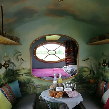 La Roulotte Champetre Des Grillots Bed & Breakfast Beaulon Exterior photo