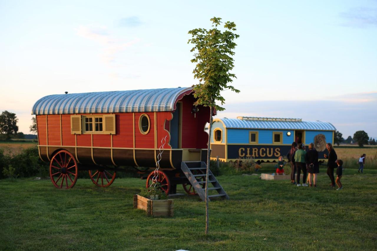 Bed and breakfast La Roulotte Champetre Des Grillots Beaulon