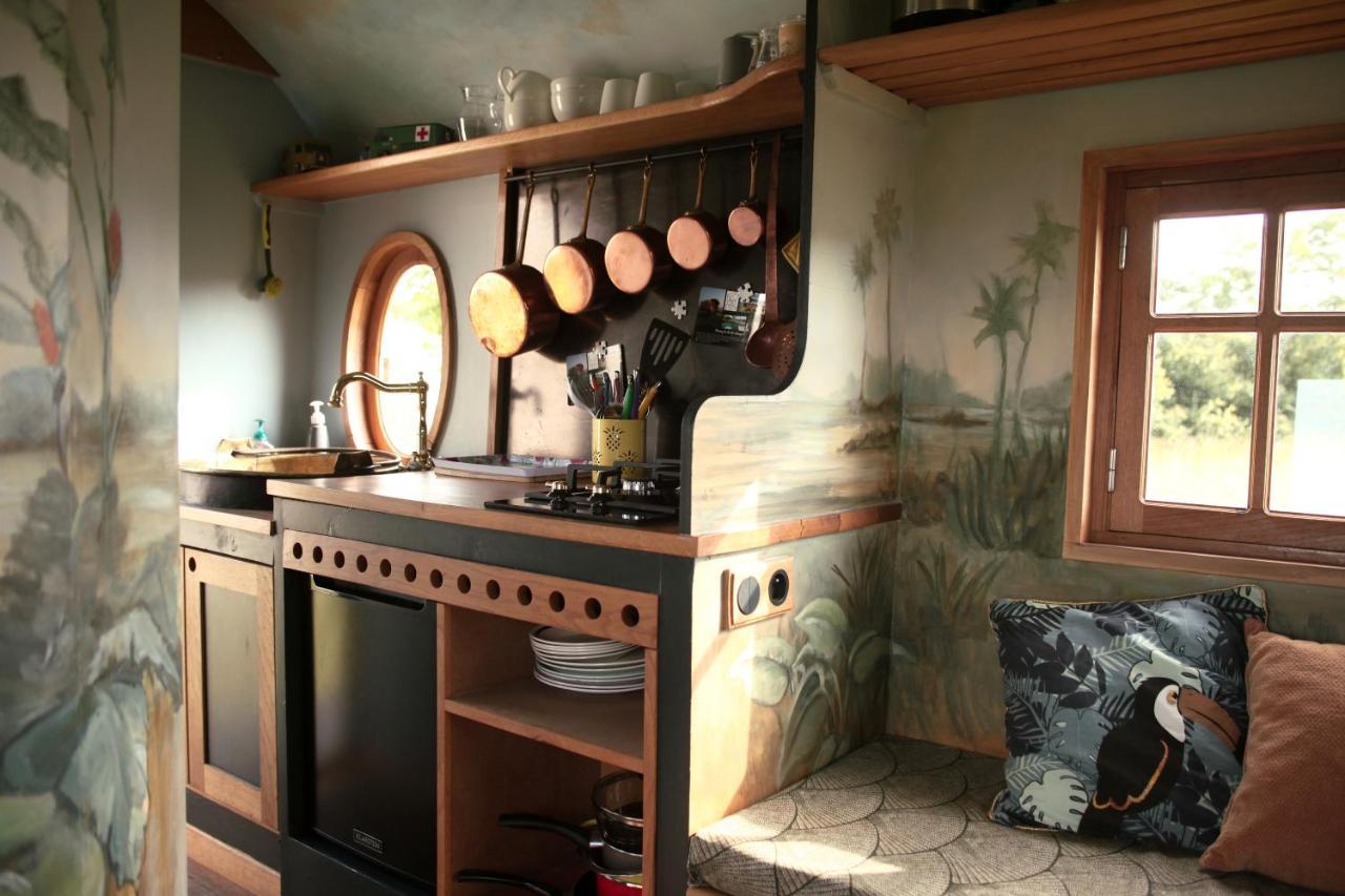 Bed and breakfast La Roulotte Champetre Des Grillots *