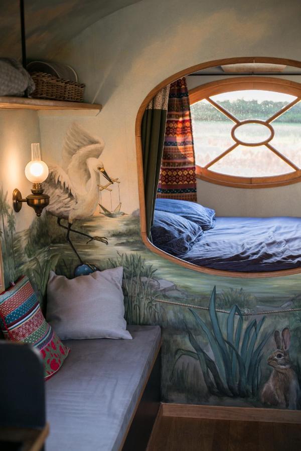 La Roulotte Champetre Des Grillots Bed and breakfast *