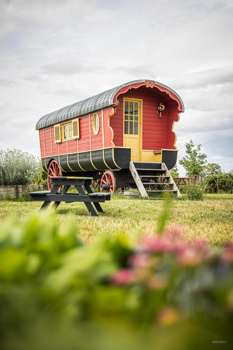 Bed and breakfast La Roulotte Champetre Des Grillots Beaulon