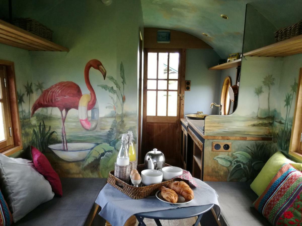 La Roulotte Champetre Des Grillots Bed and breakfast *