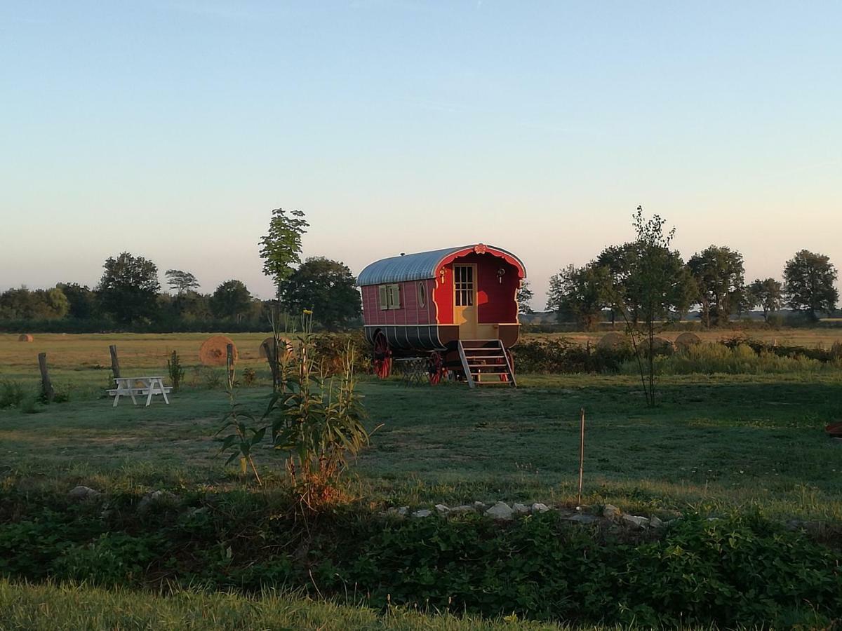 La Roulotte Champetre Des Grillots Bed and breakfast Beaulon